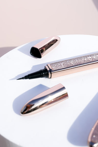 duo-pen-2-in-1-eyeliner-and-lash-adhesive